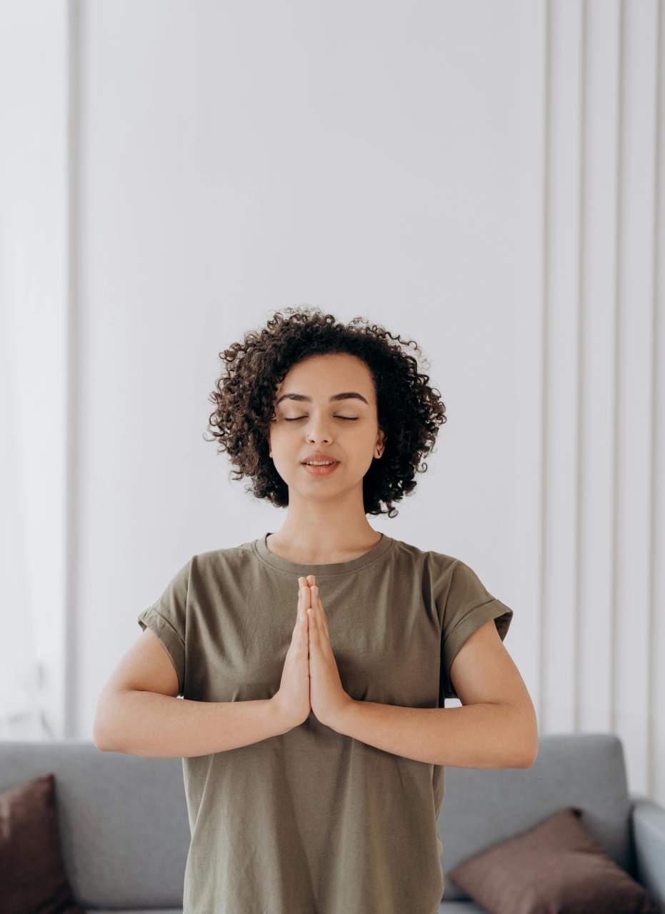 Usuario haciendo yoga disfrutando